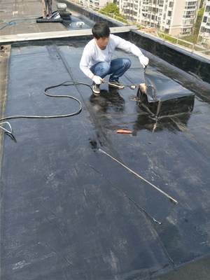 浦東物業(yè)公司小區(qū)居民從源頭處理房屋滲水問題